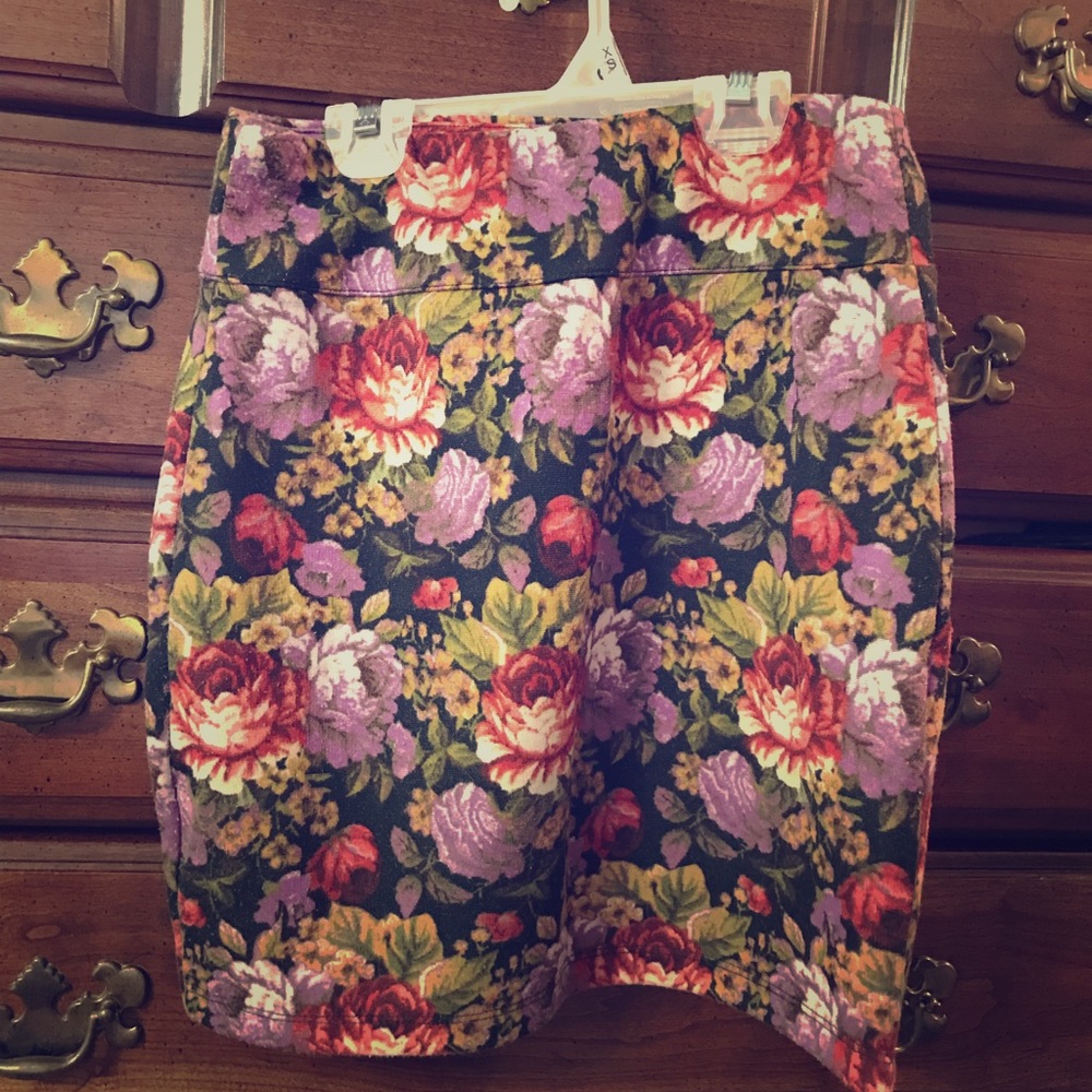 Bodycon Floral Skirt S